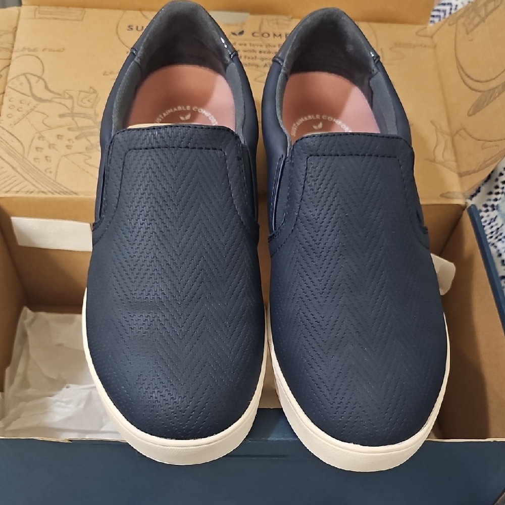 NIB Womens 9.5 Slip Ons